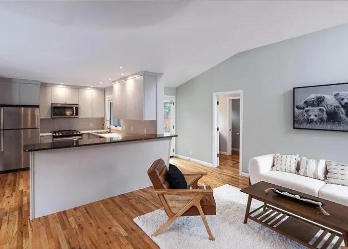 Bright 3br Near Parks And Trails